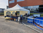 Wachten op de brandweer die hem ieder jaar komt vullen