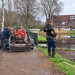 En om half tien kon het pompen beginnen