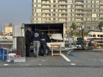 Zo om 07:30 de aanhanger lossen