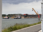 Er kwam ook een ponton van All Seas voorbij met 3 slepers